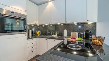 Kühlschrank, Ofen, Herdplatte, Geschirrspüler