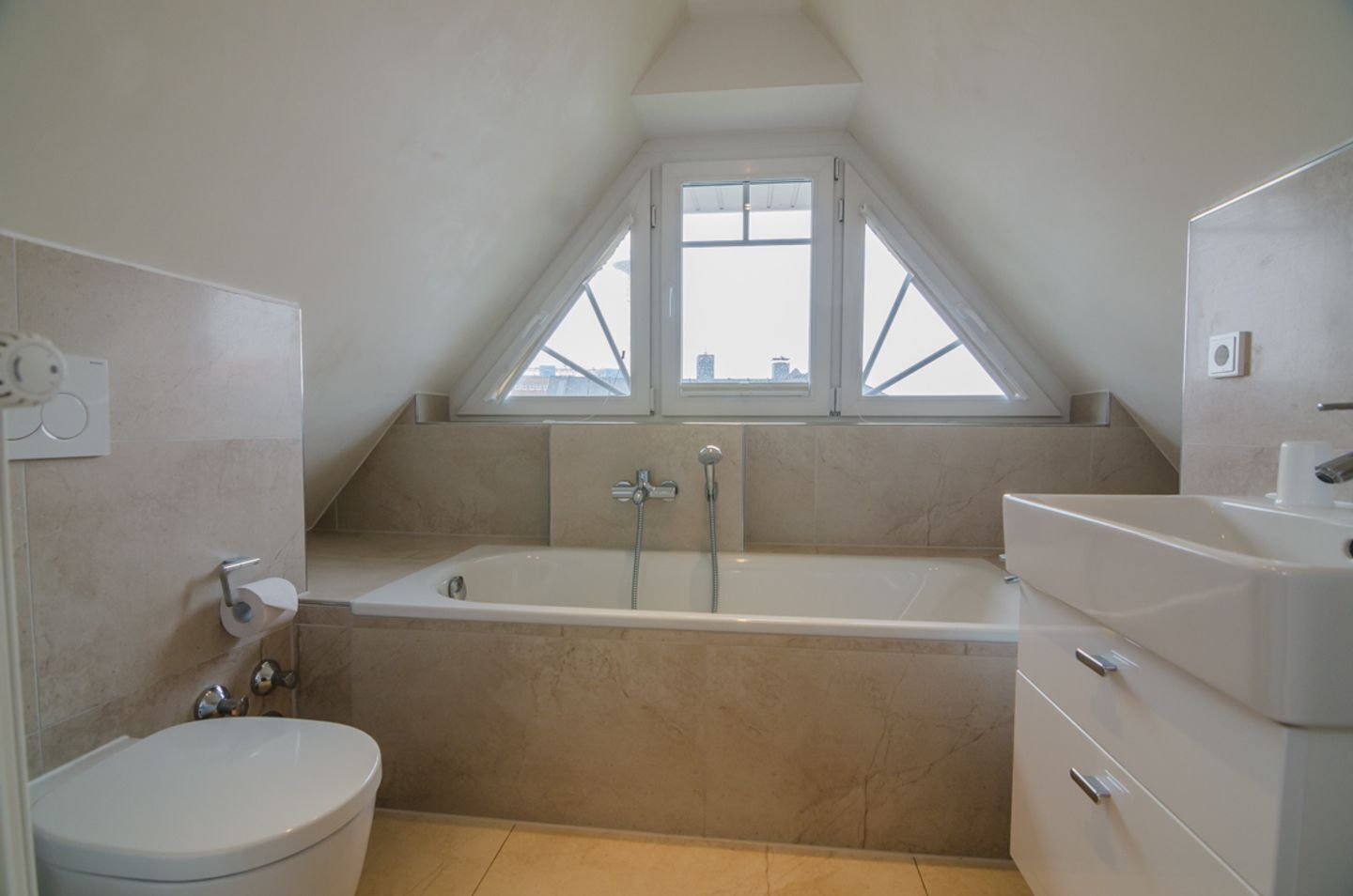 Dusche, Haartrockner, Handtücher