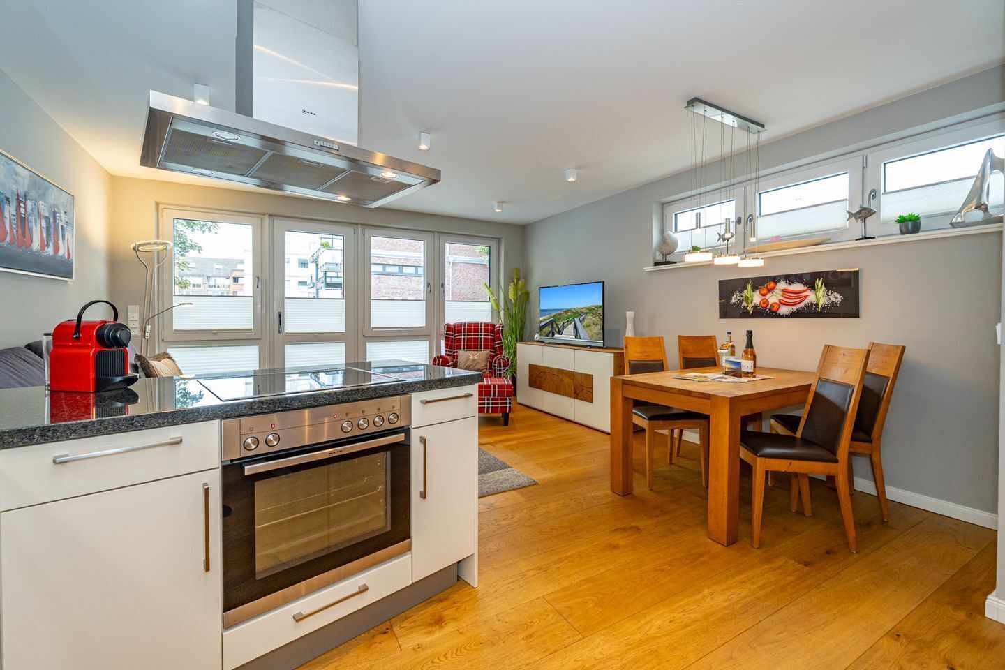 Køleskab, mikrobølgeovn, ovn, kogeplade