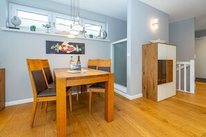 Unclassified image, 4 of 24, button