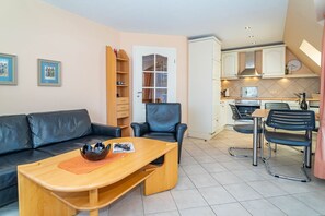 Unclassified image, 3 of 25, button - Ammerland Whg. 2 - Spacious 3-room apartment for up to 4 persons, with balcony. (Sylt)