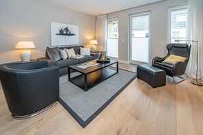 Unclassified image, 2 of 32, button