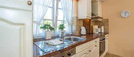 冰箱、微波炉、烤箱、炉灶