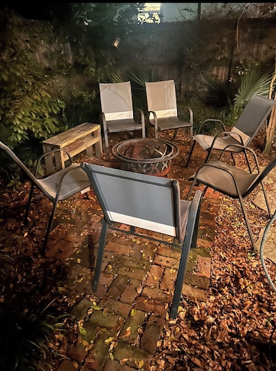Walk to Downtown, 8 minutes to beach,pet friendly Lincolnville Absolute Gem!