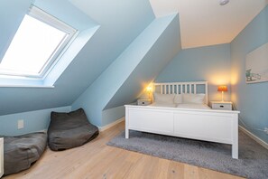 Unclassified image, 5 of 32, button - Casa Karline - 4-room vacation apartment with balcony and view of the dyke meadows. (Sylt)