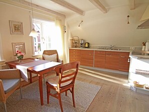 Jääkaappi, uuni, liesi, astianpesukone