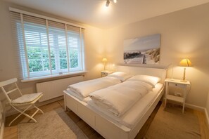 3 bedrooms, iron/ironing board, WiFi, bed sheets - Söns-rose - Luxusoase mit Traumhaften Garten in Munkmarsch am Wattenmeer (Sylt-Ost)