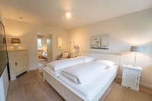 3 slaapkamers, een strijkplank/strijkijzer, wifi, beddengoed