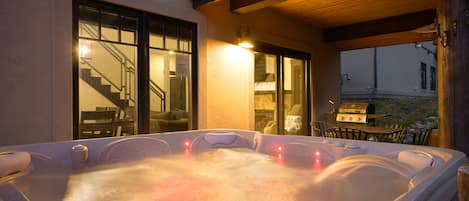 Bañera de hidromasaje al aire libre