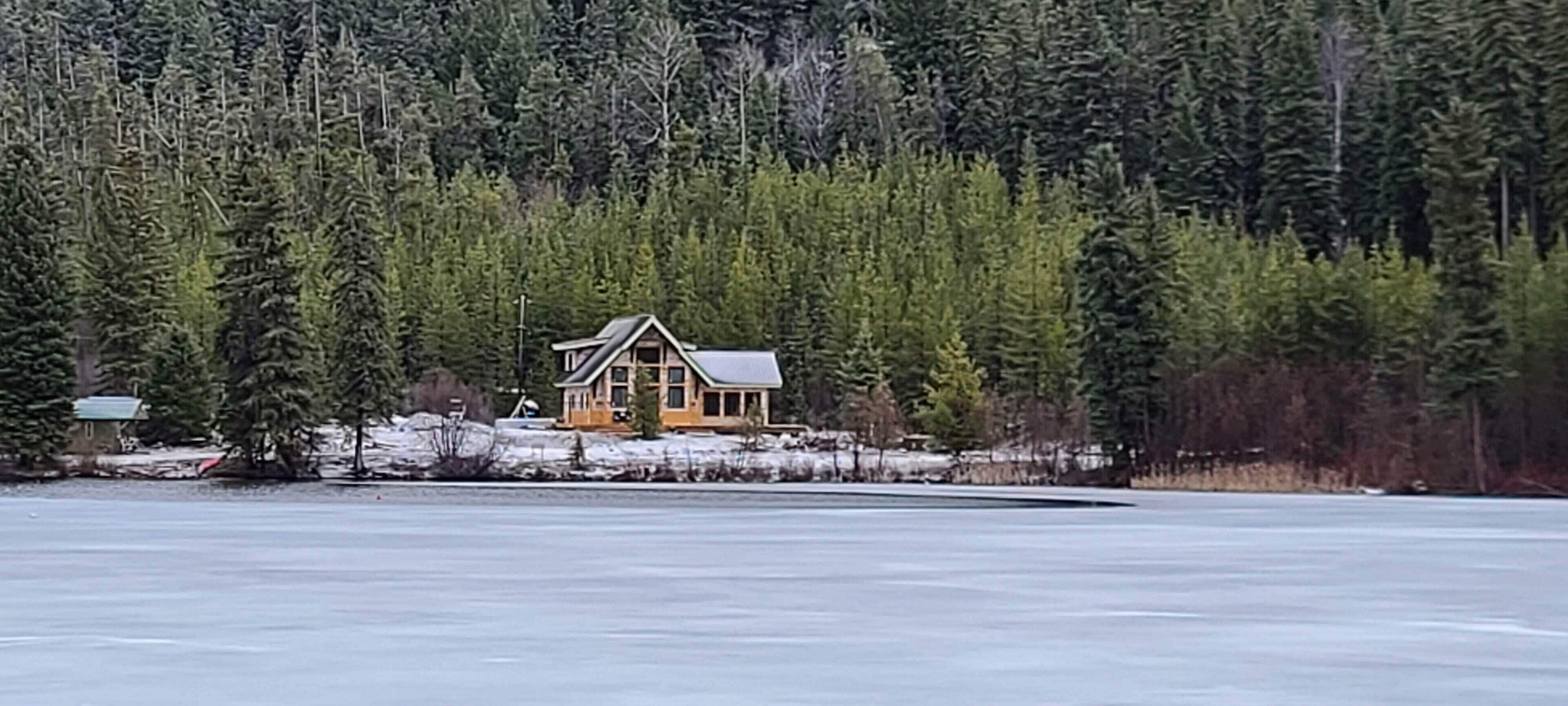 Secluded waterfront cabin on fishing lake!