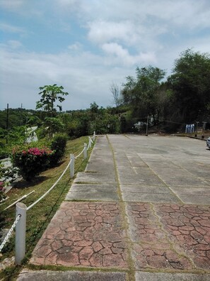 Property grounds - The property is safe, quiet (Montego Bay)