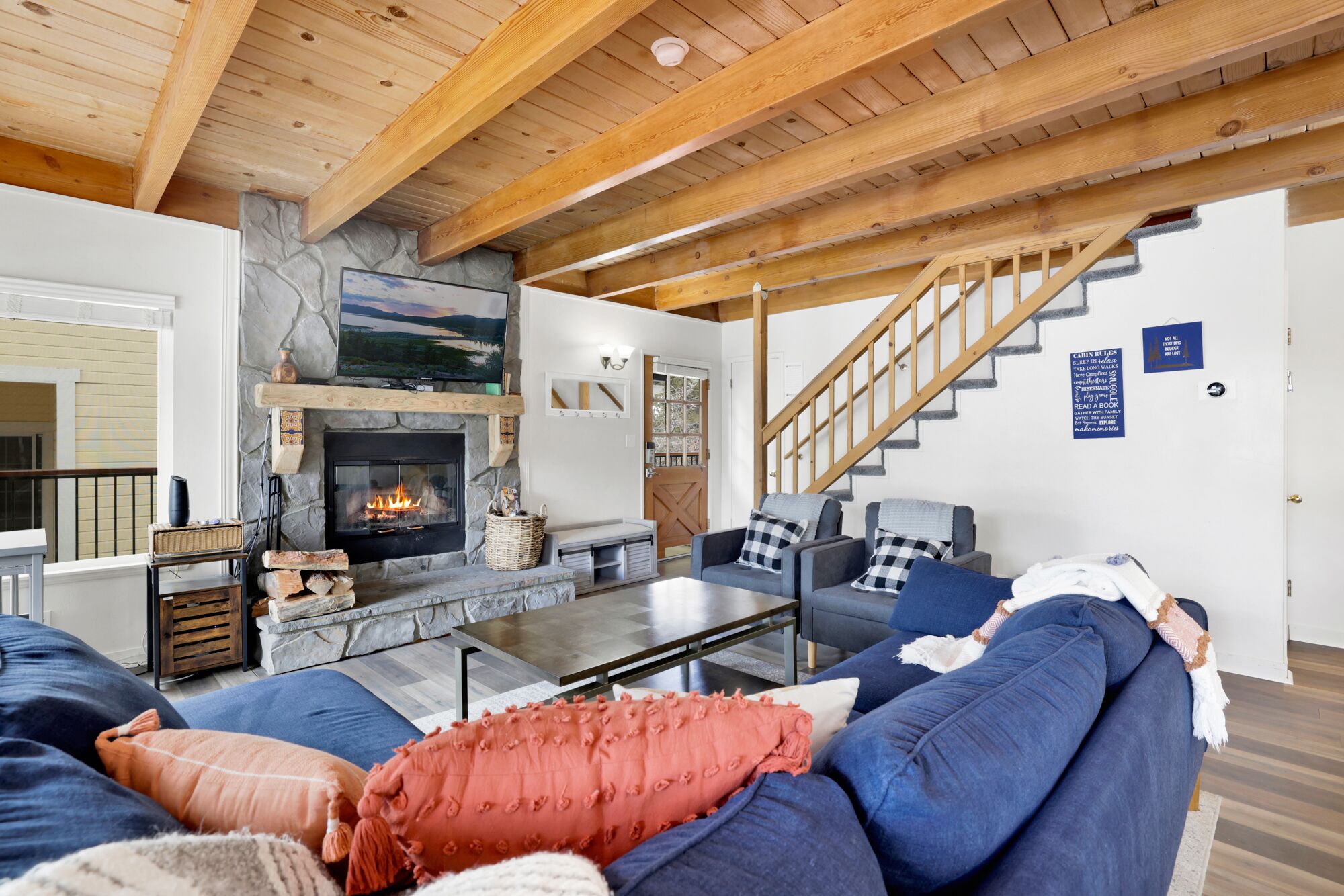 She's A  Butte- Stunning Views- Fireplace- Smart TVs- Modern Moonridge Chalet