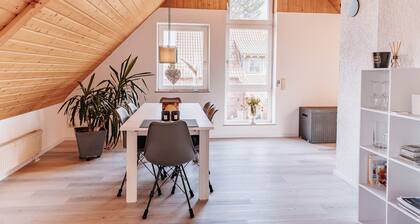 Holiday Apartment "Wohnung am Bodensee" with Balcony & Wi-Fi