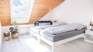 2 bedrooms, iron/ironing board, free WiFi, bed sheets