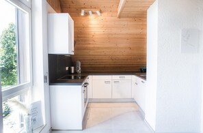 Frigorifero, forno, piano cottura, lavastoviglie
