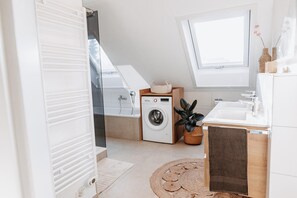 Bathtub, free toiletries, hair dryer, towels