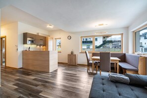 TV - Holiday Apartment "Steinwender" with Mountain View, Terrace & Wi-Fi (Kaltenbach)