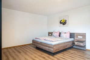 1 室のベッドルーム、WiFi (無料)、ベッドシーツ