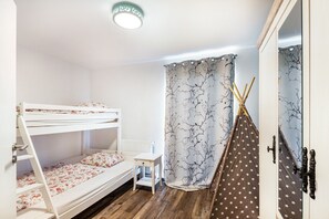 2 chambres, fer et planche à repasser, Wi-Fi gratuit, draps fournis