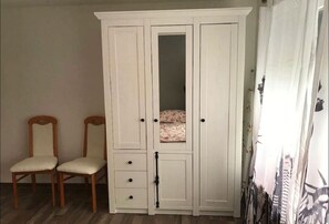 2 habitaciones, tabla de planchar con plancha y wifi gratis