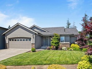 Exterior - Warm & Welcoming Solar Home on Keizer Quiet Lane (Keizer)