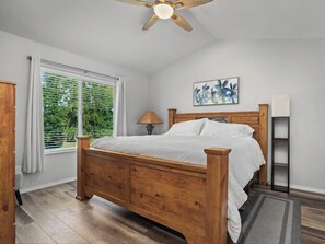 2 bedrooms, iron/ironing board, free WiFi, bed sheets - Warm & Welcoming Solar Home on Keizer Quiet Lane (Keizer)