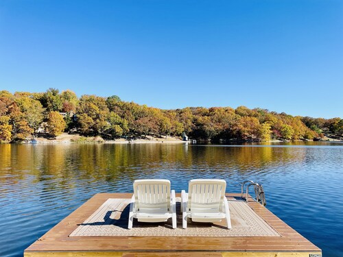 Honey House Lake Avalon Escape with private dock & wall-to-wall lake views.
