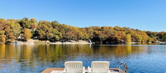 Honey House Lake Avalon Escape with private dock & wall-to-wall lake views.