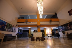 TV LED 40 polegadas com canais via satélite, TV, escritórios