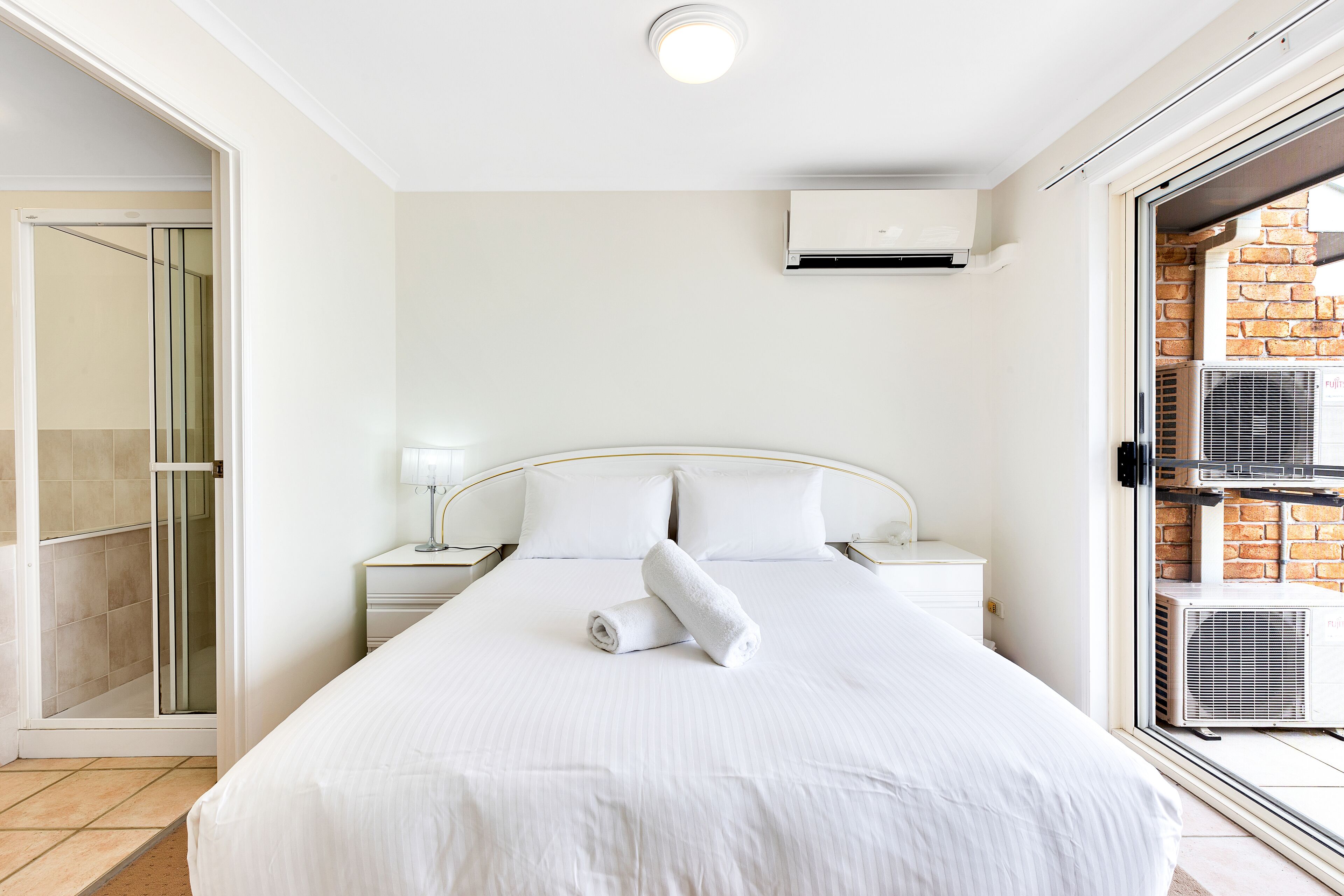 MARJ04- HOLIDAY APARTMENT IN MOOLOOLABA