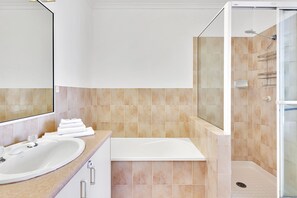 Family Apartment | Bathroom