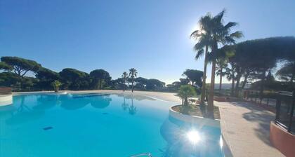Californian-style house for 6 people in a residence, located 5 km from Saint-Tropez