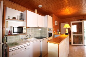 Kühlschrank, Mikrowelle, Ofen, Geschirrspüler