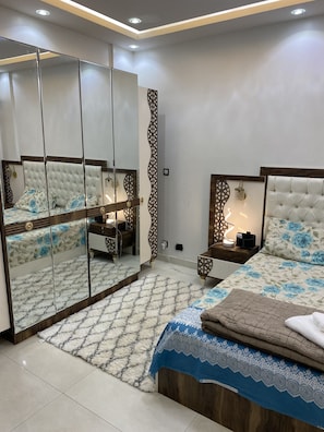 2 bedrooms, in-room safe, desk, WiFi
