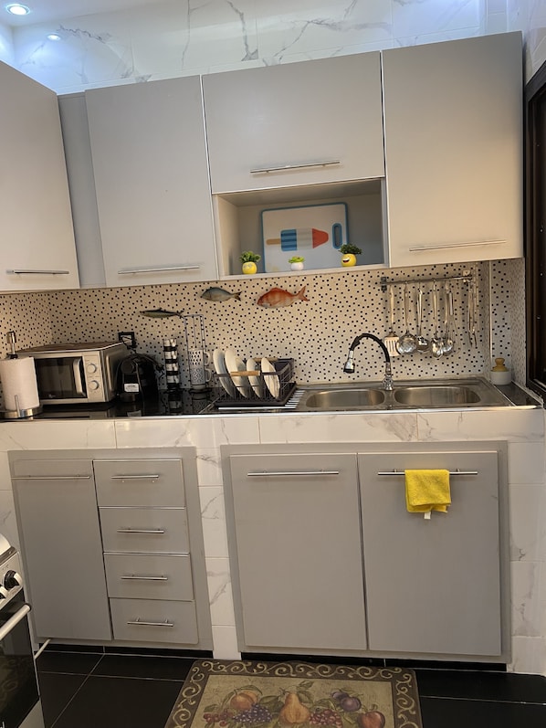 Fridge, microwave, oven, stovetop