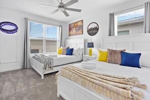 5 habitaciones, tabla de planchar con plancha y cuna de viaje 