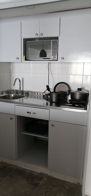 Mikrobølgeovn, kogeplade, kaffe-/temaskine