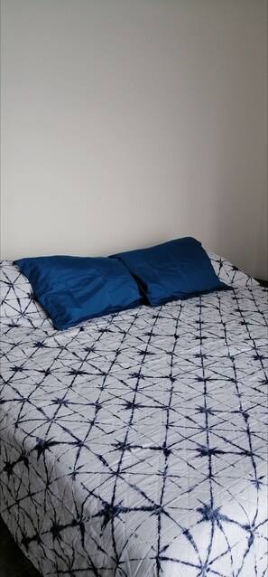 Internet, ropa de cama y acceso para silla de ruedas