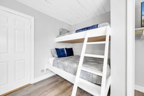 2 chambres, fer et planche à repasser, lit parapluie, Wi-Fi