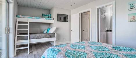 2 bedrooms, iron/ironing board, travel cot, WiFi