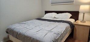 2 habitaciones, cortinas blackout y tabla de planchar con plancha 