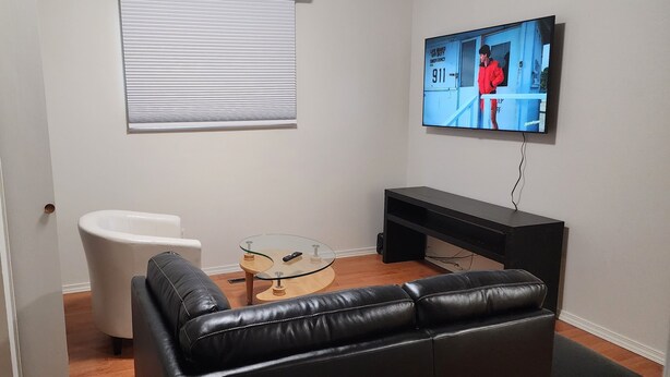 Economy Apartment | Living area - Chesskings Car Rental Guest House (Winnipeg)