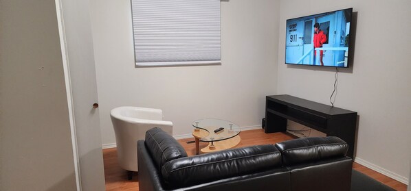 Economy Apartment | Living area - Chesskings Car Rental Guest House (Winnipeg)