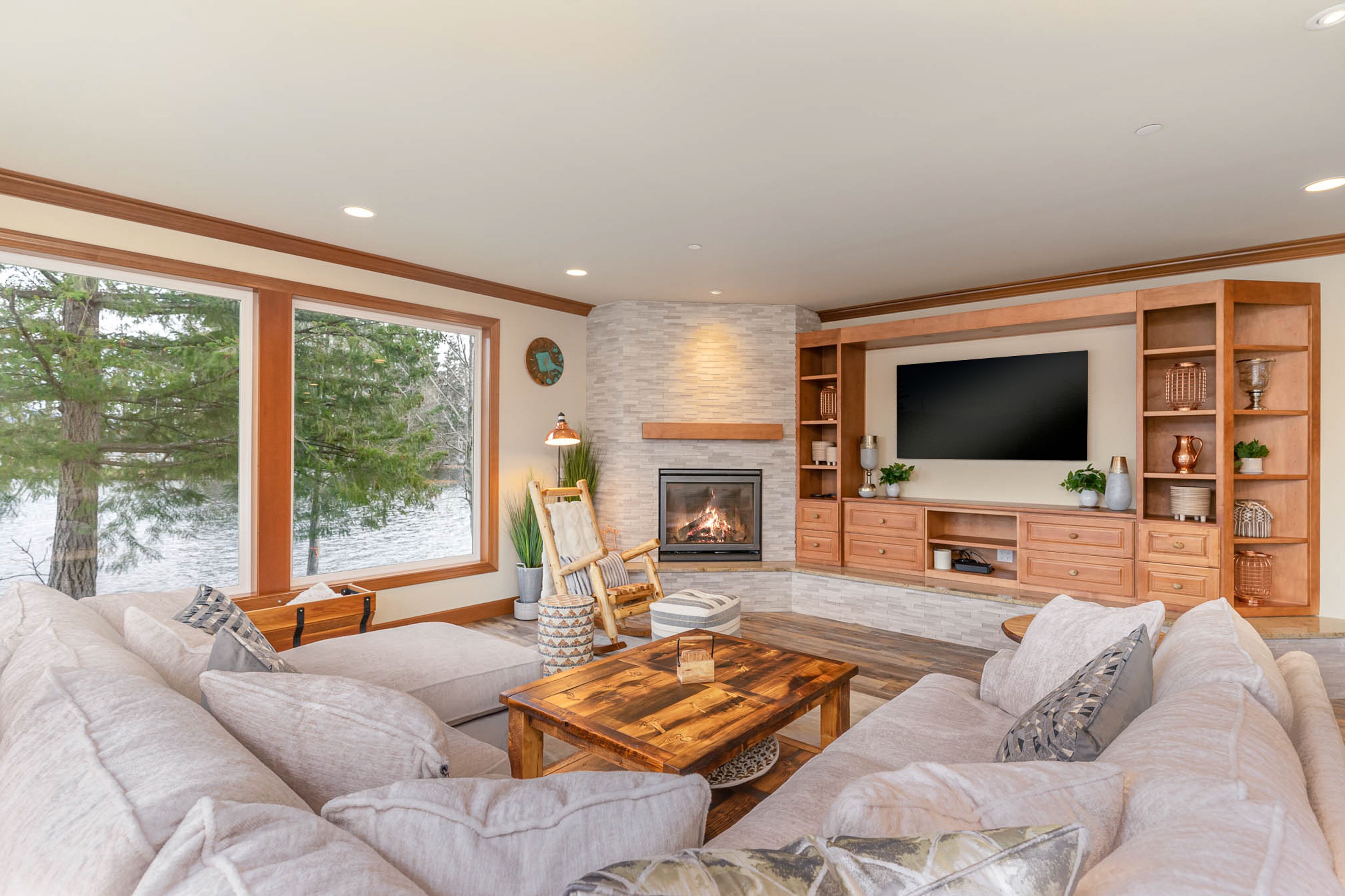 Custom-built lakefront lodge with a dock, deck, & grill for a party of eight