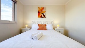 5 slaapkamers, een kluis op de kamer, een bureau