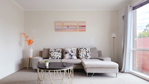 Smart TV, futbolito, tenis de mesa y libros 