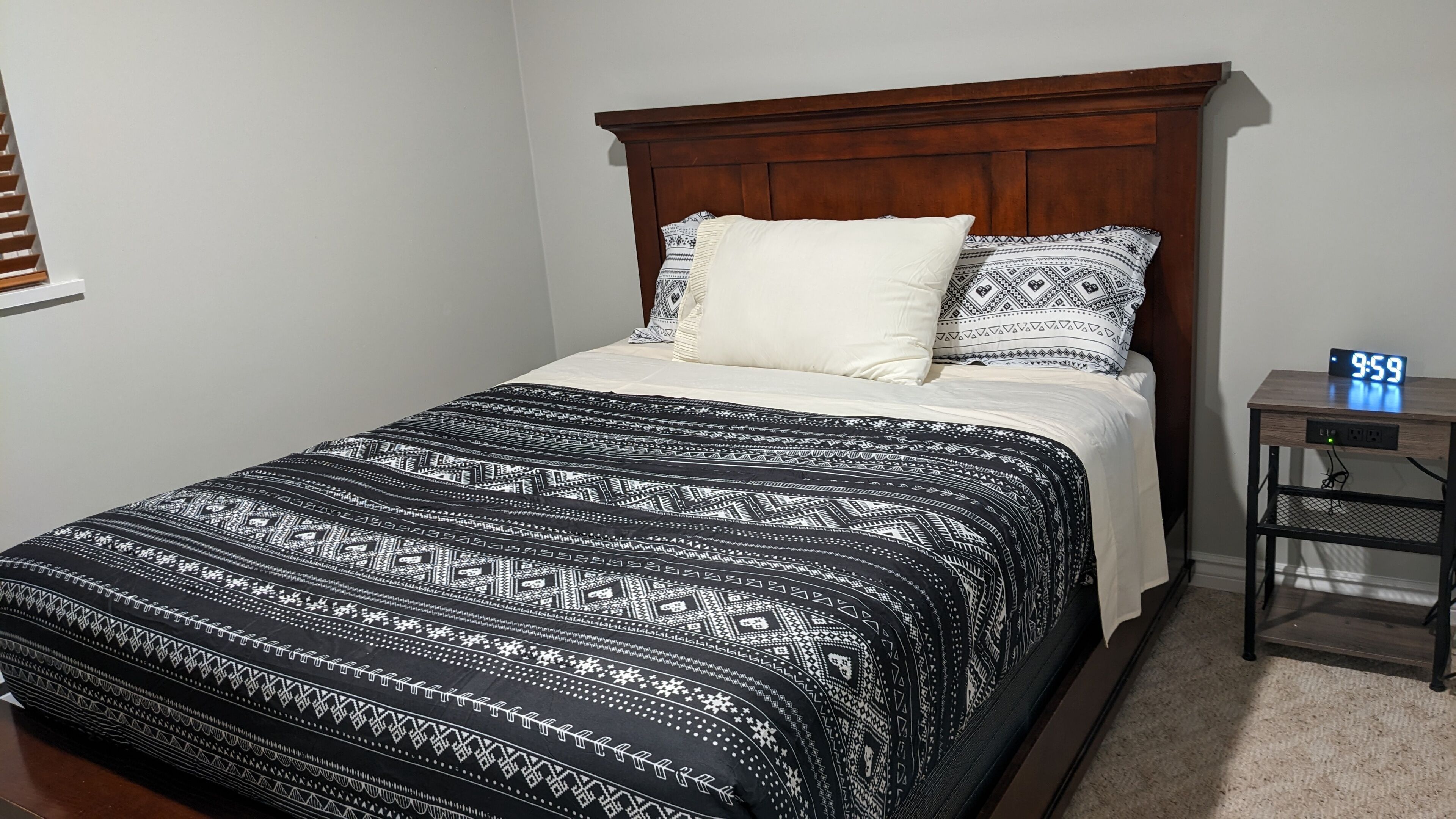 Charming, Spacious Suite w/Private Office