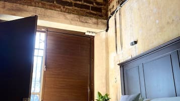 Junior Quadruple Room | Soundproofing, free WiFi, bed sheets