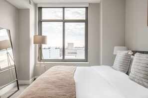 2 habitaciones, tabla de planchar con plancha, wifi y ropa de cama