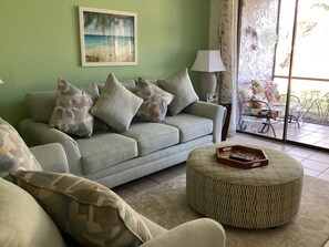 Smart-TV, DVD-Player, Tischtennisplatte, Stereoanlage